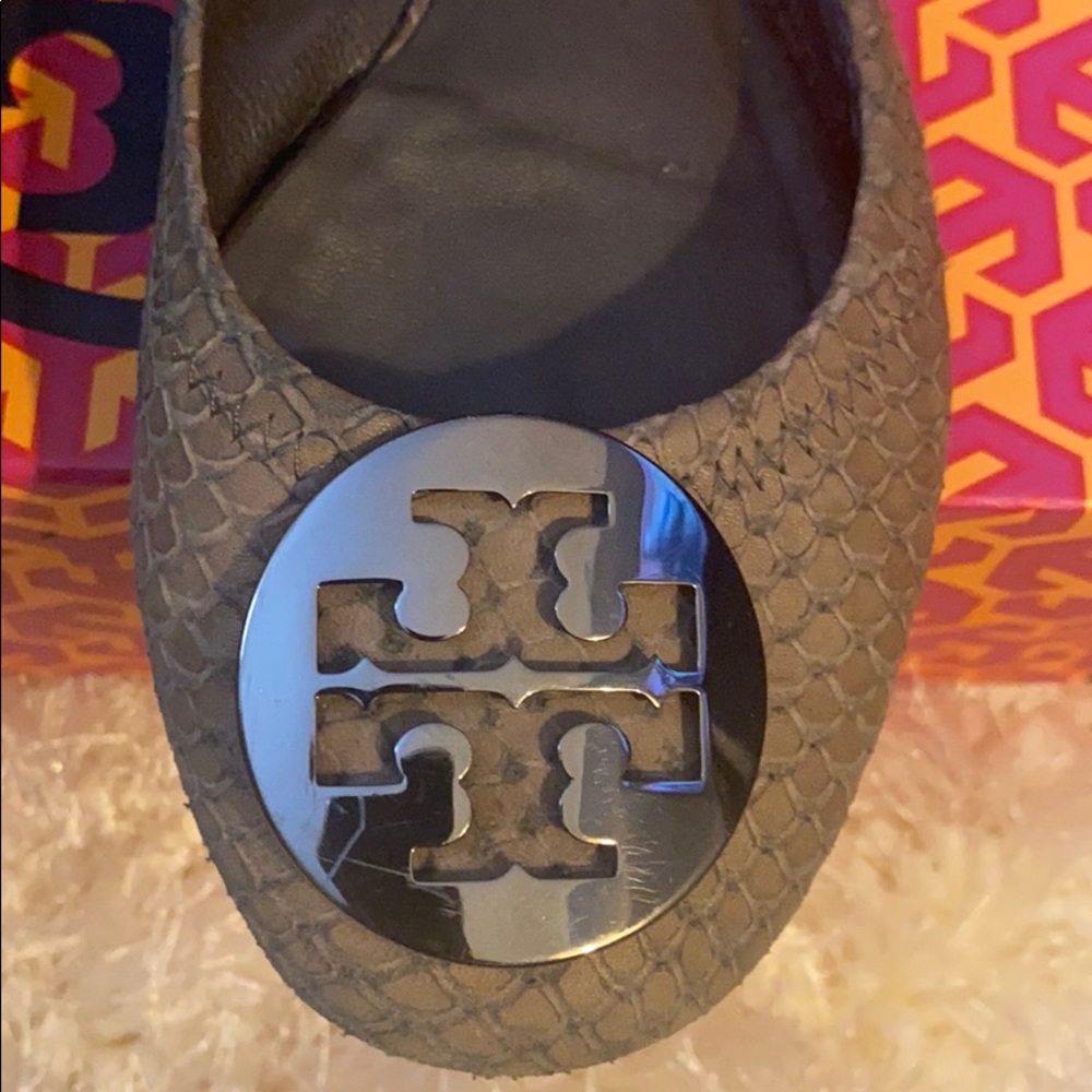 Tory Burch Reva Size 7 - Stone Suede Python Print - image 2